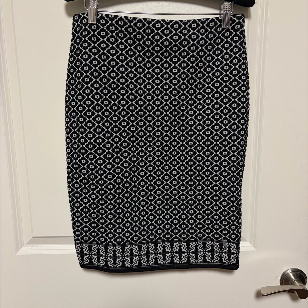 Max Studio Black and White Geometric Pencil Skirt